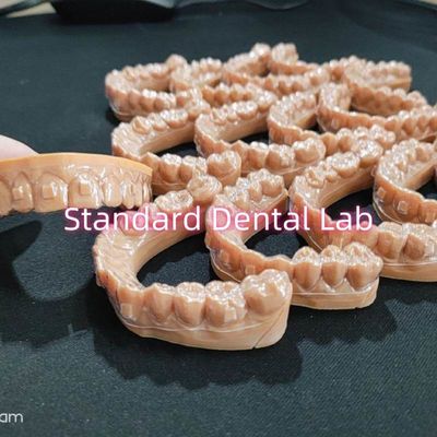การรักษาทันตแพทย์ Orthodontic Invisalign Aligners การรักษาที่มองไม่เห็น